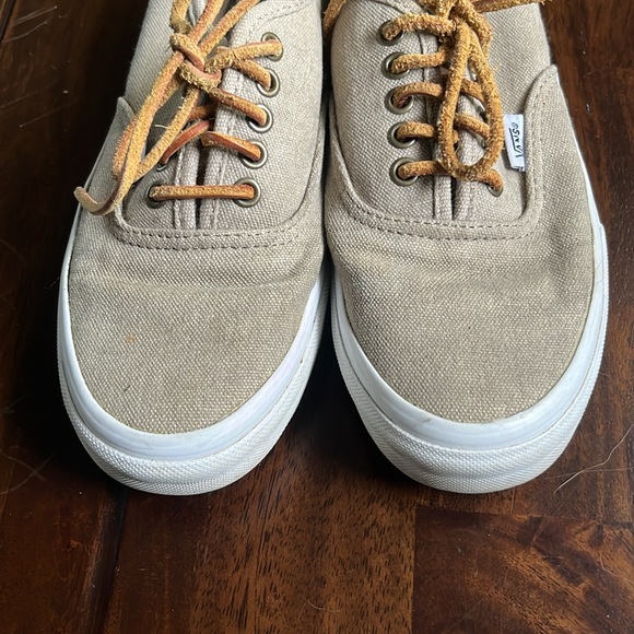 Vans - Picture 3 of 9